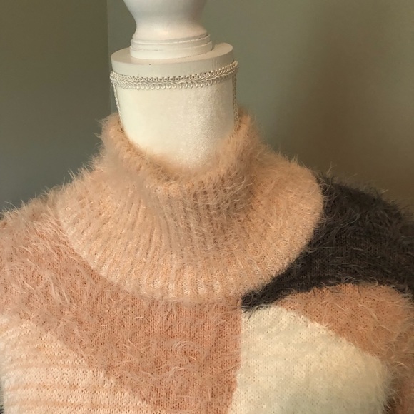 Vince Camuto brand pink, grey and ivory eye lash sweater - Picture 3 of 10